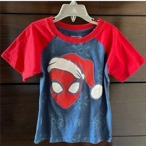Marvel Spiderman Christmas Santa Hat Boy Shirt Size 6 - Picture 1 of 7
